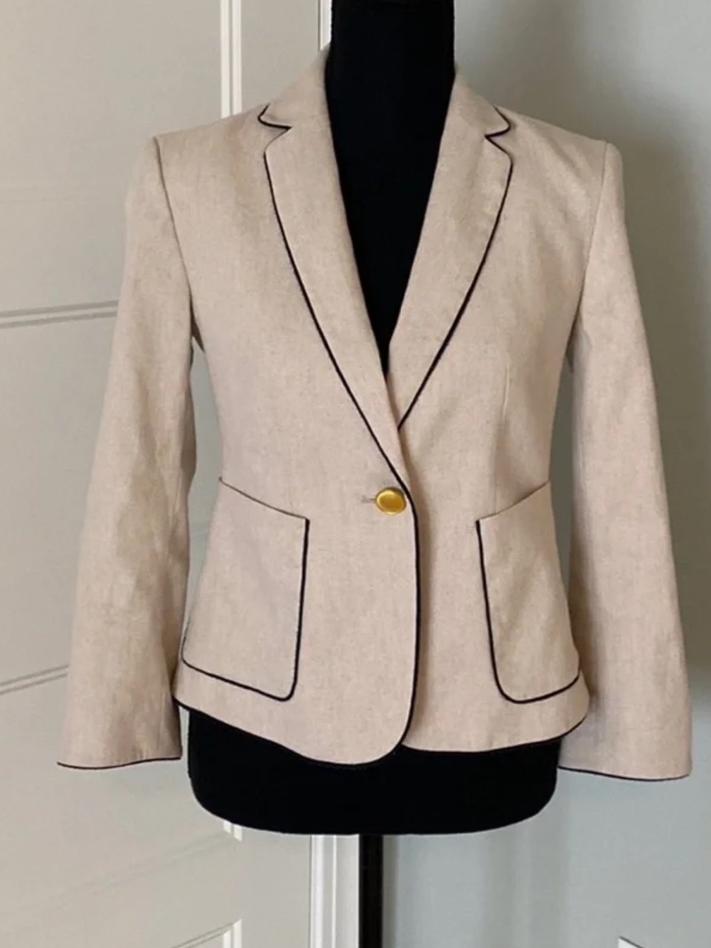 Ann Taylor Cream Blazer with Blue Piping size 6